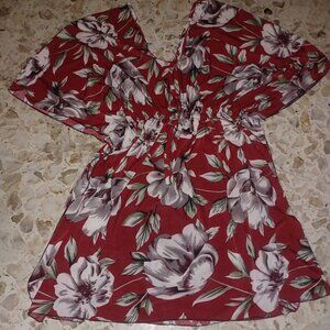 Tamsy Women's NWT Top Short Sleeve 2X Red & White Floral